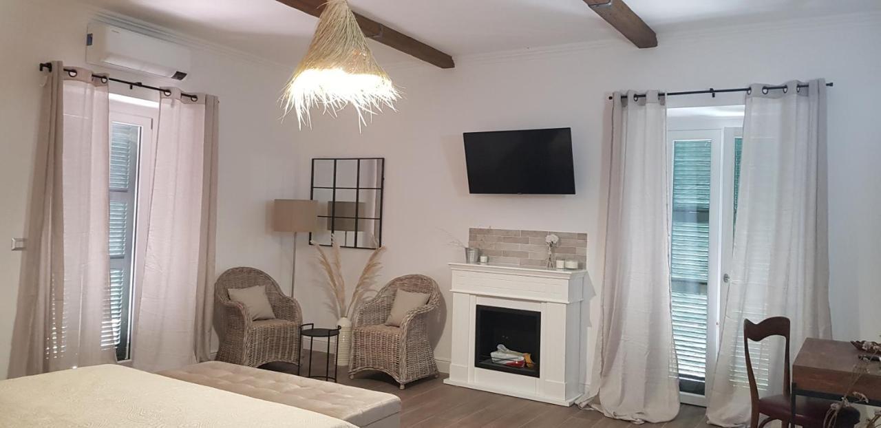 Casa Rosamari - Su Lago Di Posta Fibreno, Appartamento Con Camino Exterior foto