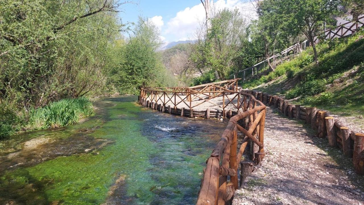 Casa Rosamari - Su Lago Di Posta Fibreno, Appartamento Con Camino Exterior foto