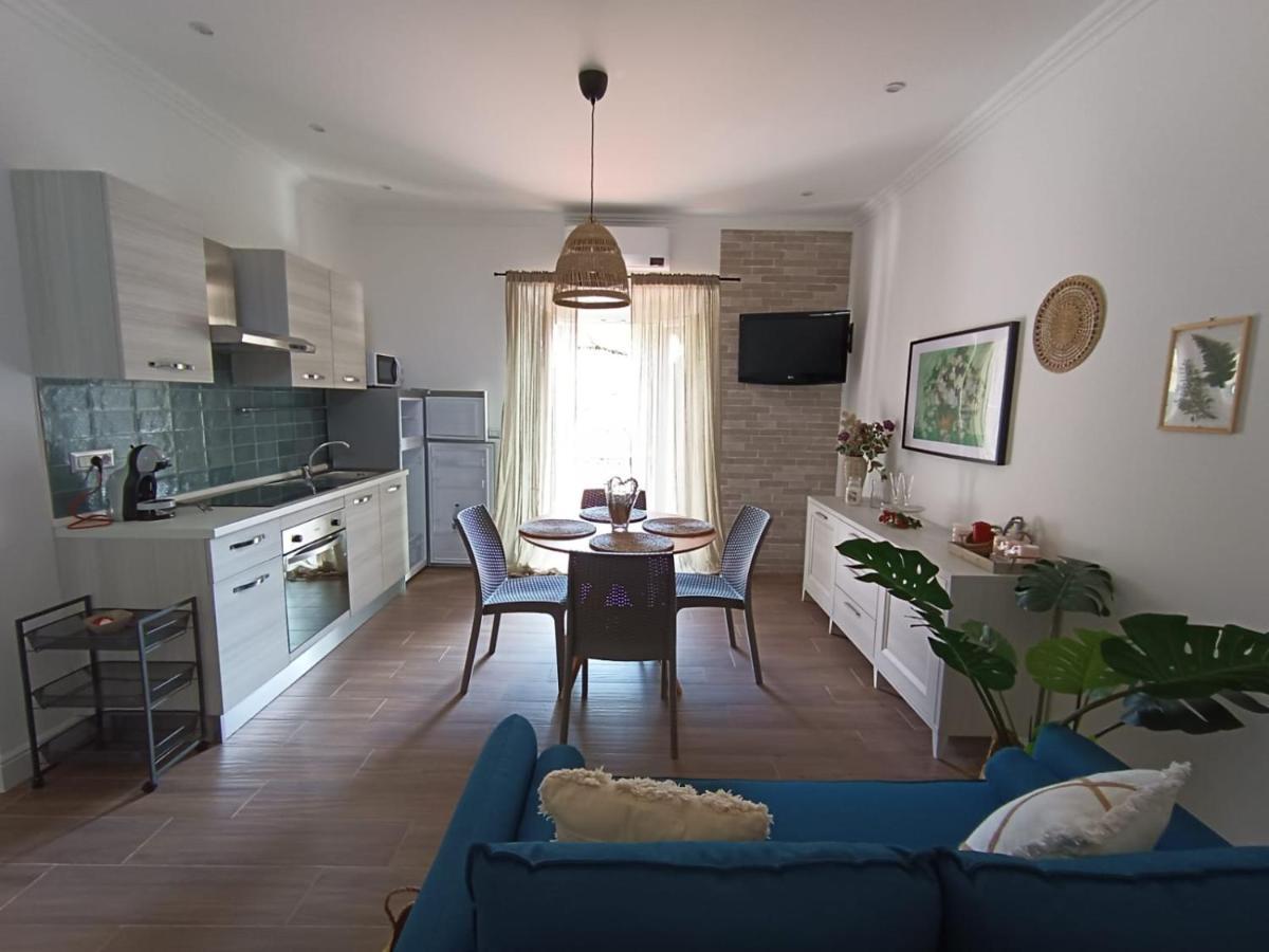 Casa Rosamari - Su Lago Di Posta Fibreno, Appartamento Con Camino Exterior foto